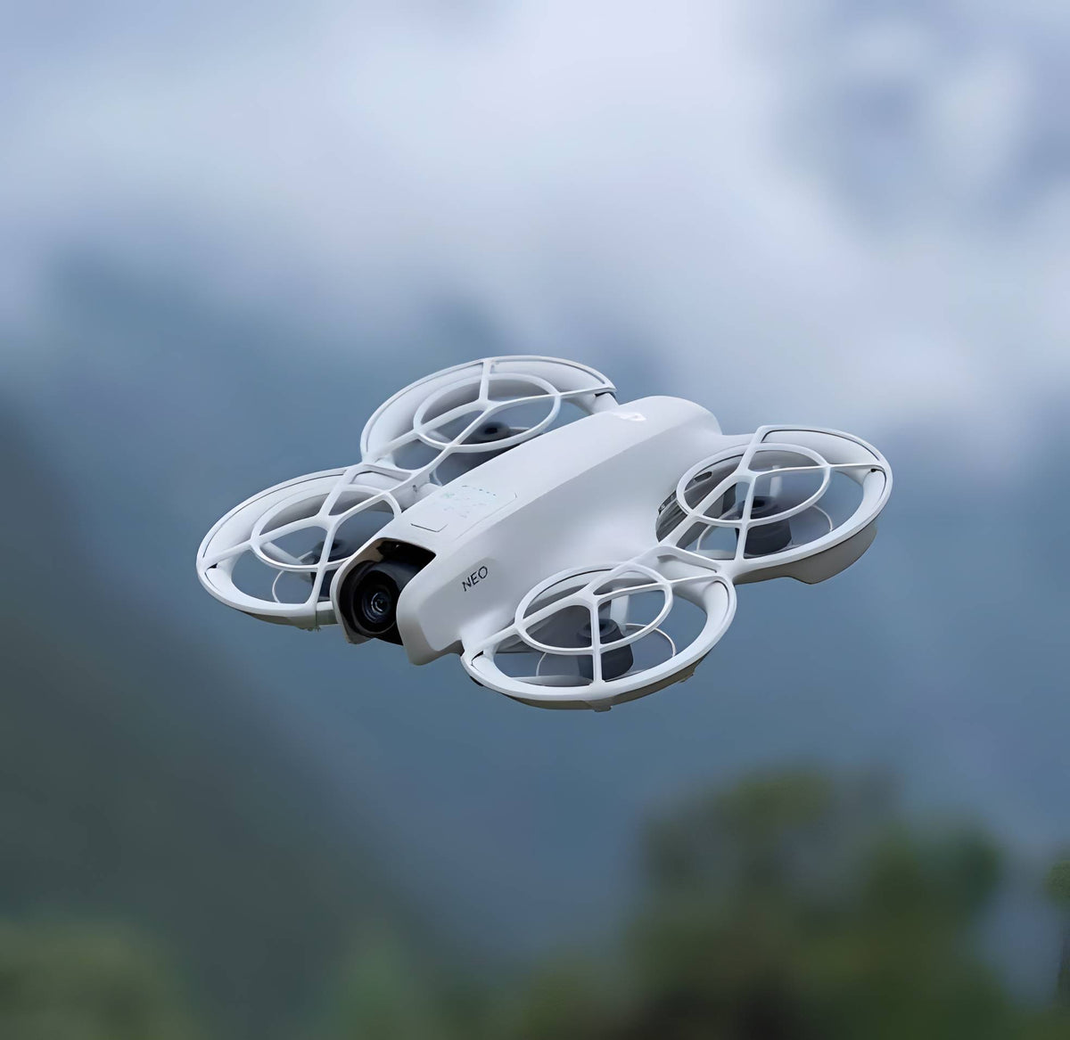 DJI Neo Fly More Combo — Drone Compact 4K avec Radiocommande et 3 Batteries